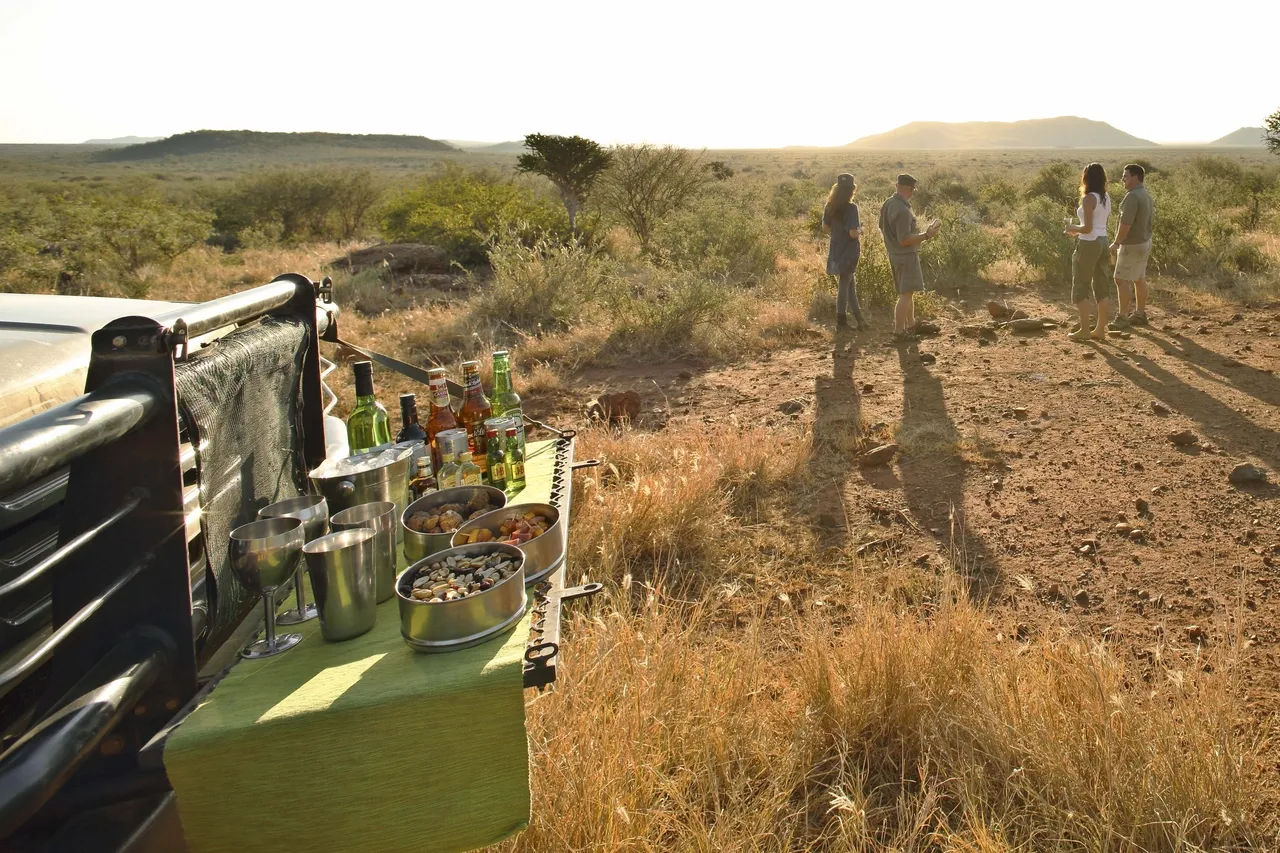 Sundowners9_44085a960aeecfce3e46bcb76e3e6d3e