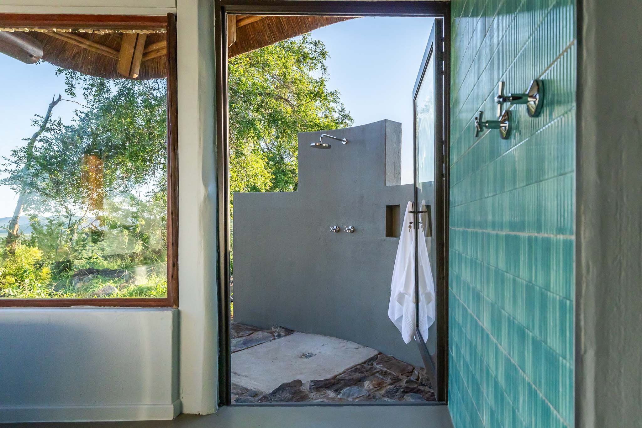 luxury_suite_shower